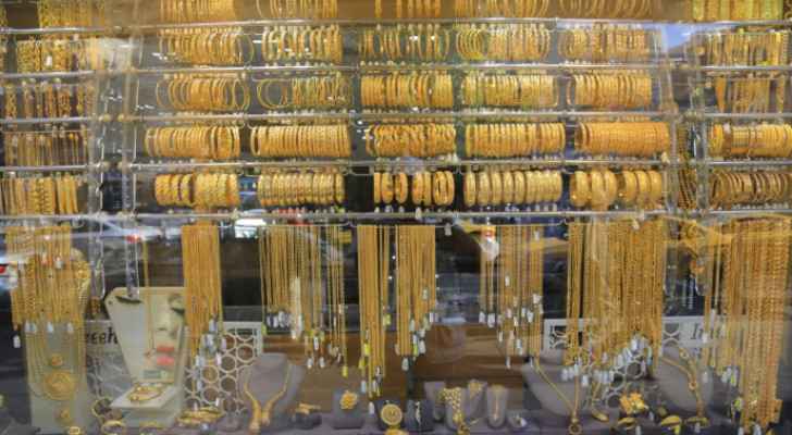 Gold prices stabilize Monday