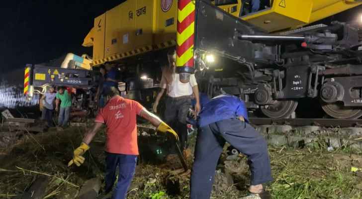 17 dead, over 100 injured in Bangladesh train crash