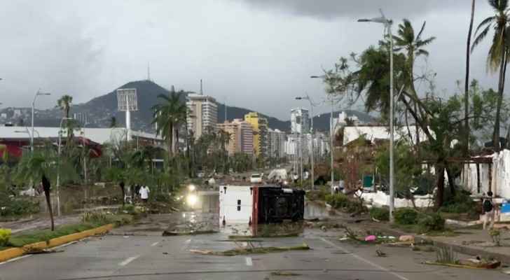 Mexico races to help battered Acapulco after major hurricane