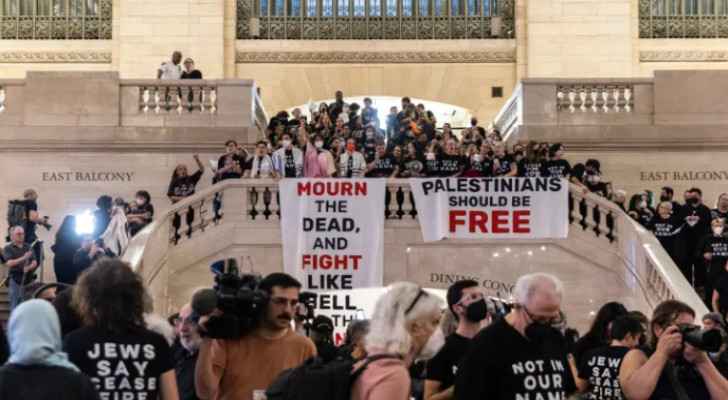 US police detain over 300 activists demanding Gaza ceasefire at NYC's Grand Central Station