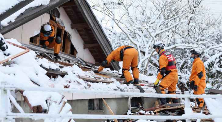 Japan earthquake death toll hits 161, snow hampers rescue