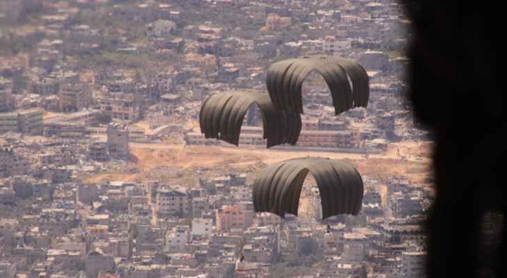 IMAGES - Jordanian Armed Forces carry out five airdrops over Gaza jointly with three countries