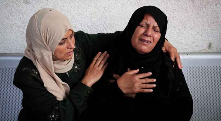 Relatives of Palestinians killed in “Israeli” mourn (Al-Najjar Hospital, Rafah, south Gaza) (May 3, 2024) (Photo: AFP) 