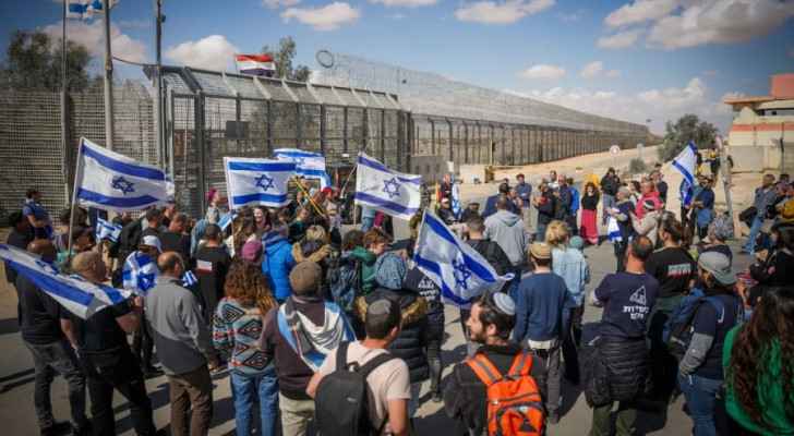 People protest against aid trucks entering the Gaza Strip, at the Nitzana Border Crossing. (Feb. 14, 2024) (Photo: Flash90)  