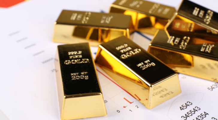 Gold prices decline as investors await key US economic data